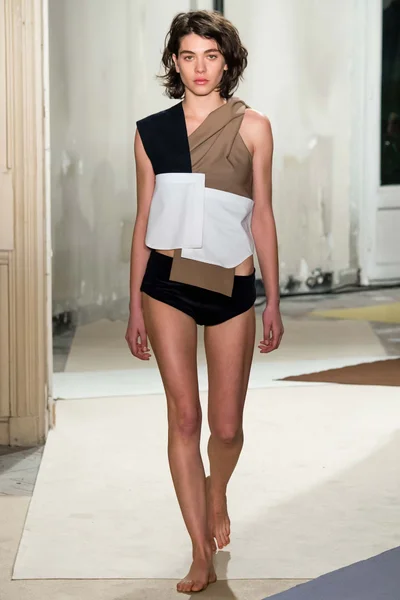 Look 10